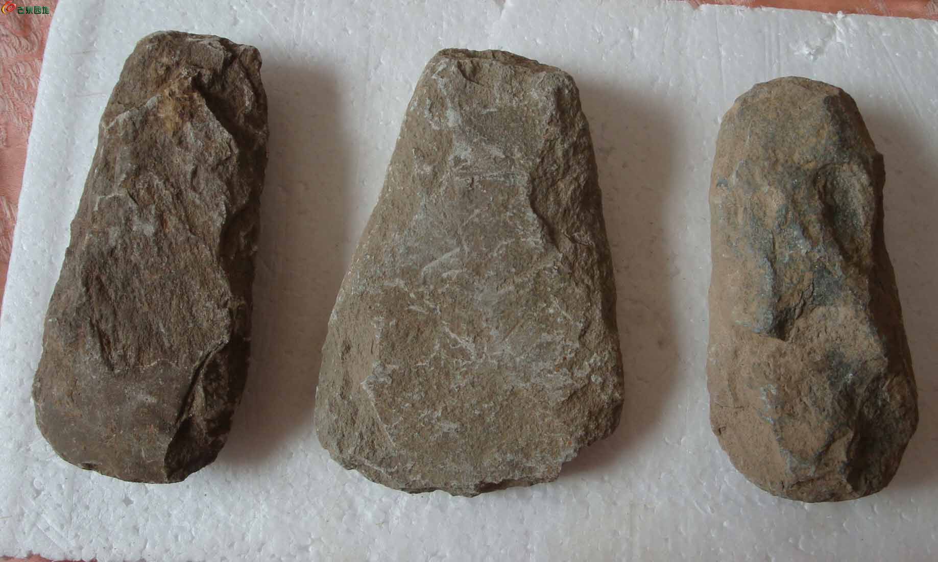 地产旧石器时期打制石器3个
