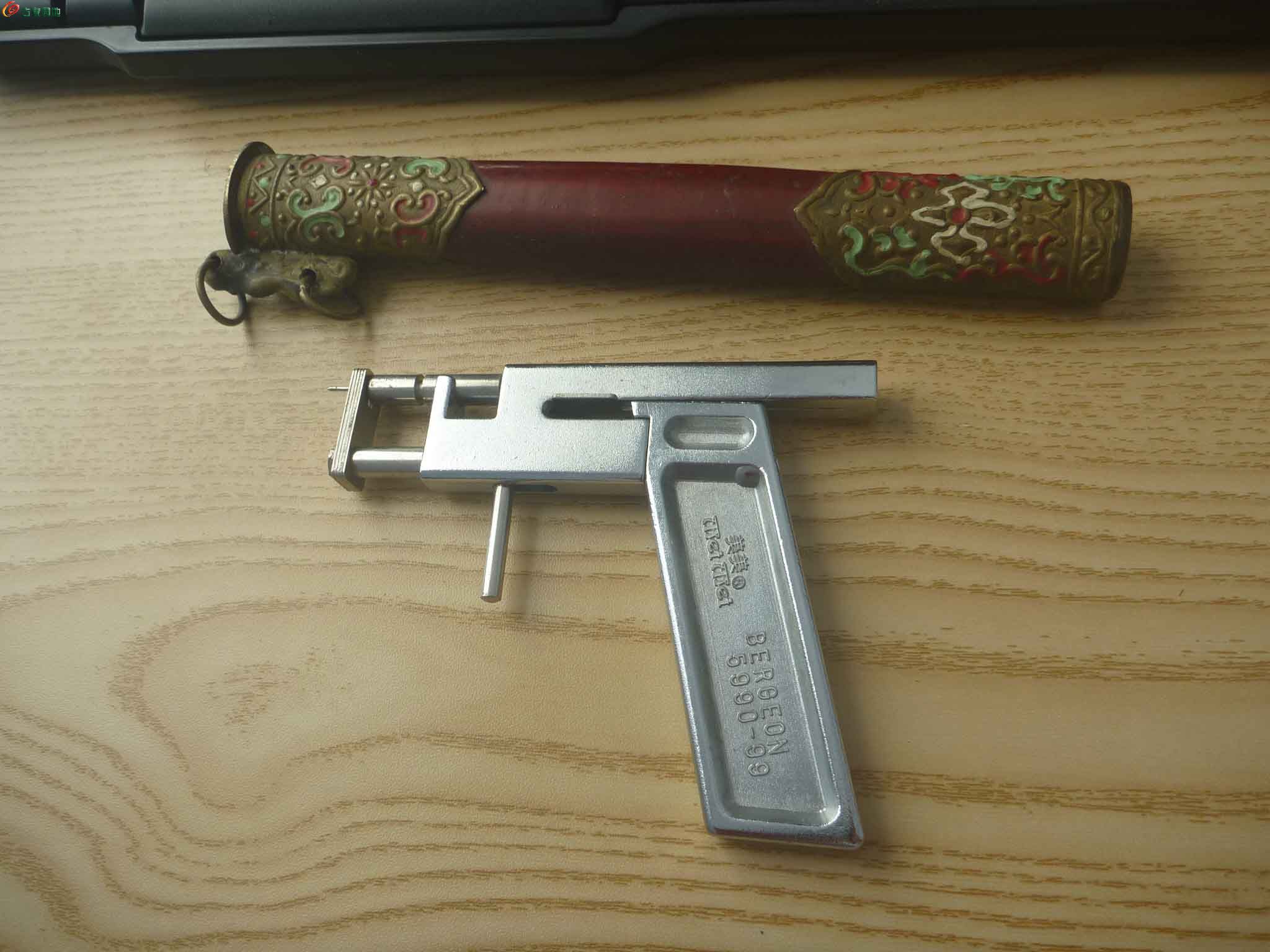 工艺一流的刀鞘和耳钉枪! - 佛像铜器杂件 - 古泉