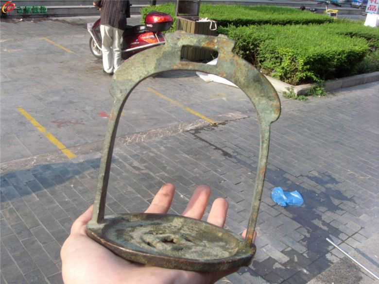 铜马镫