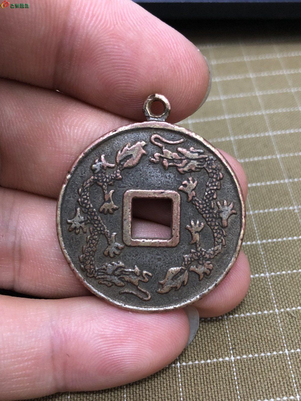 吉祥如意背双龙