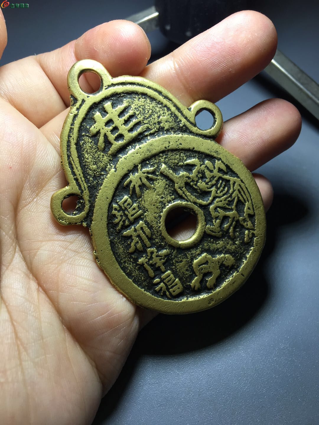 驱邪降福背五毒挂花一枚