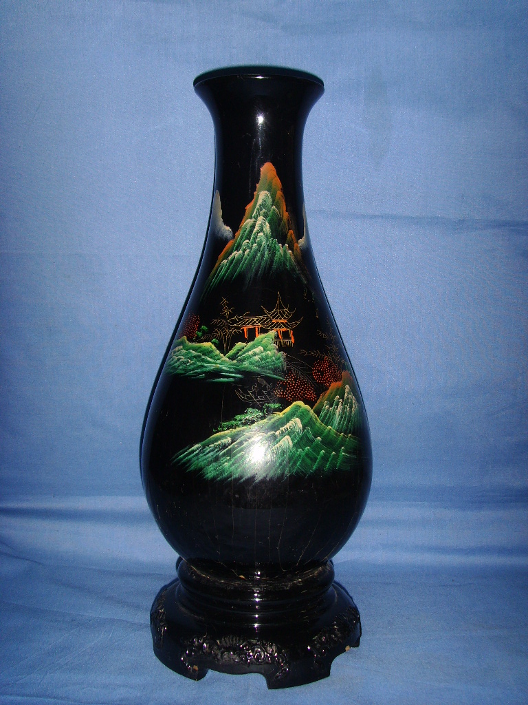 木漆山景图花瓶 