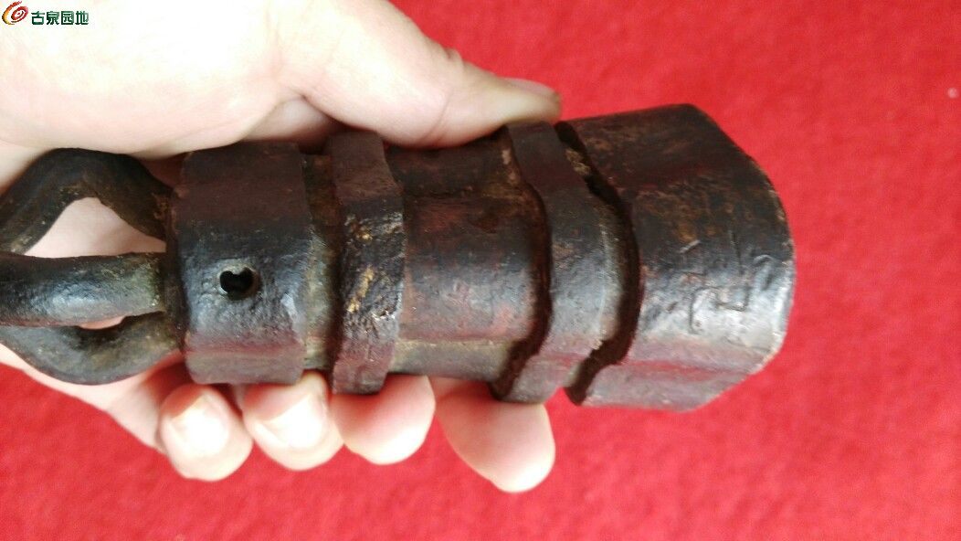 [欣赏] 造型少有的清代铜三孔火铳一个