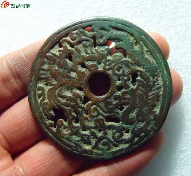 [欣赏 美品龙凤镂空花钱一枚