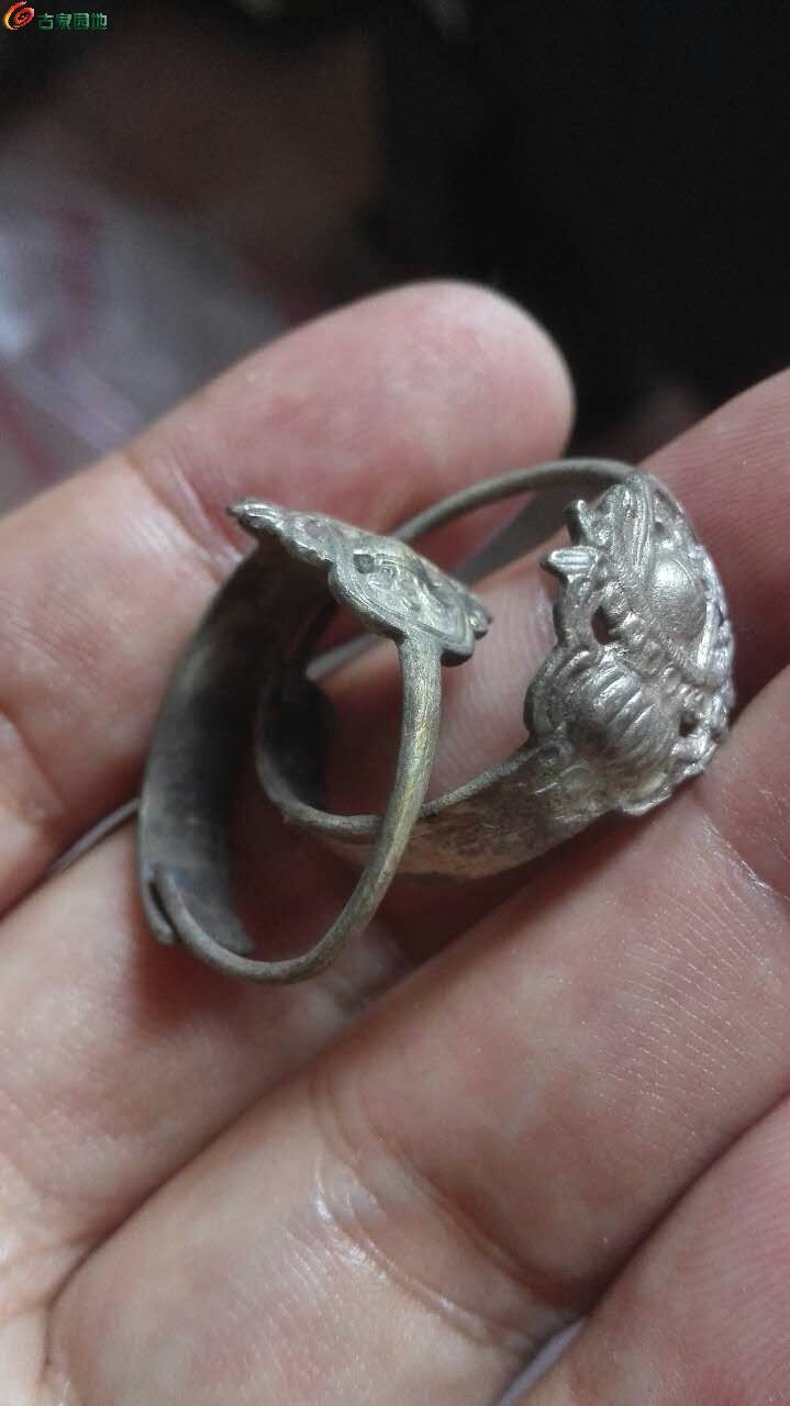 古代青铜银耳环图片图片