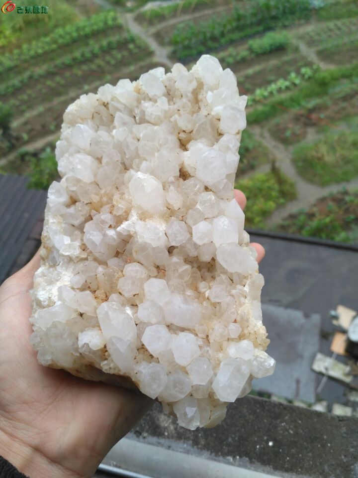 天然白色结晶石