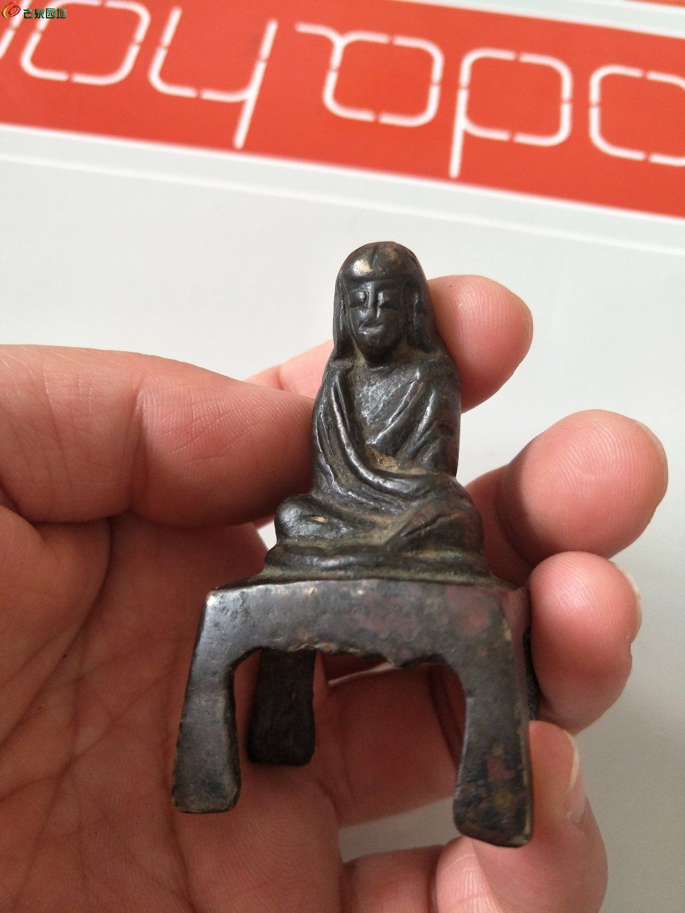 美品板凳佛
