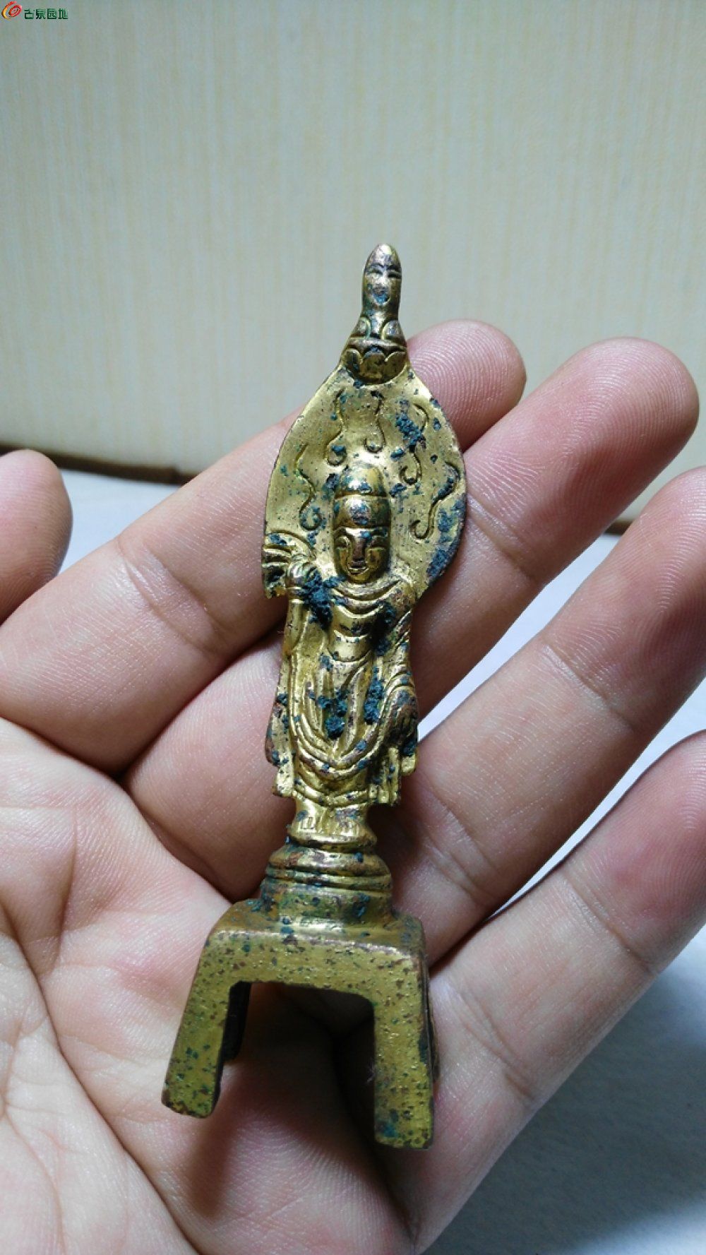 鎏金小板凳佛