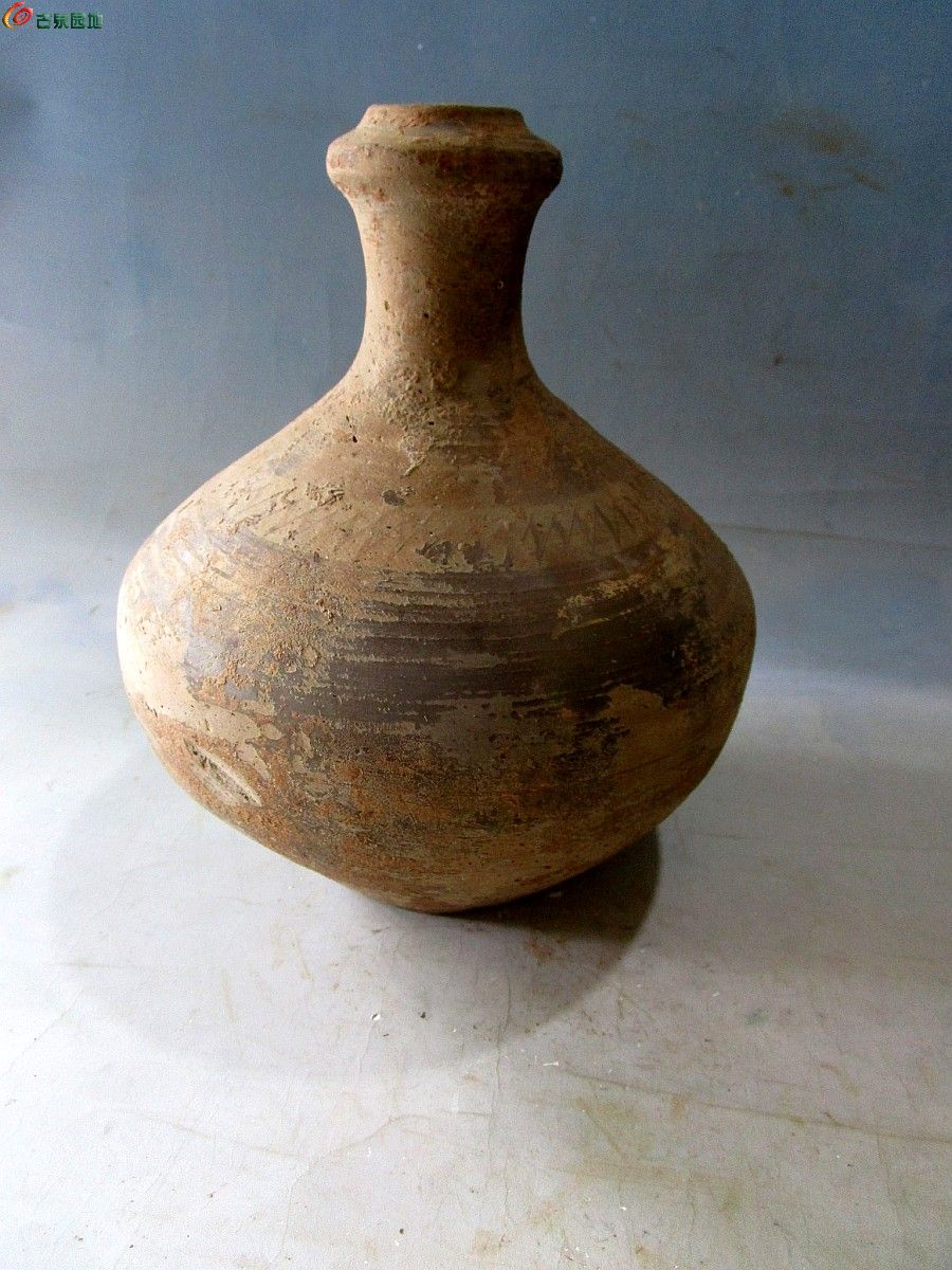 秦代陶器:蒜头瓶 
