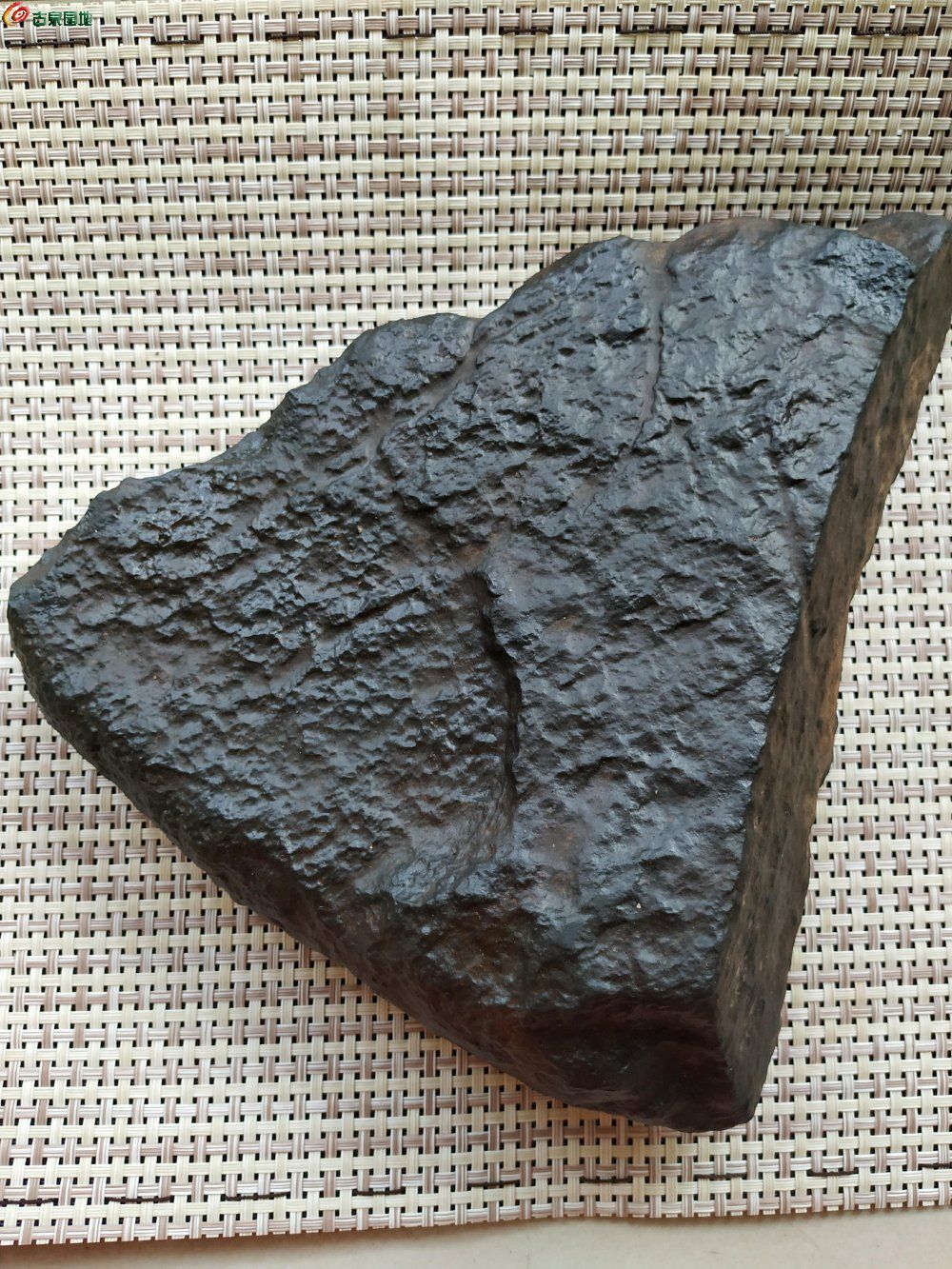 抛光的陨石一块