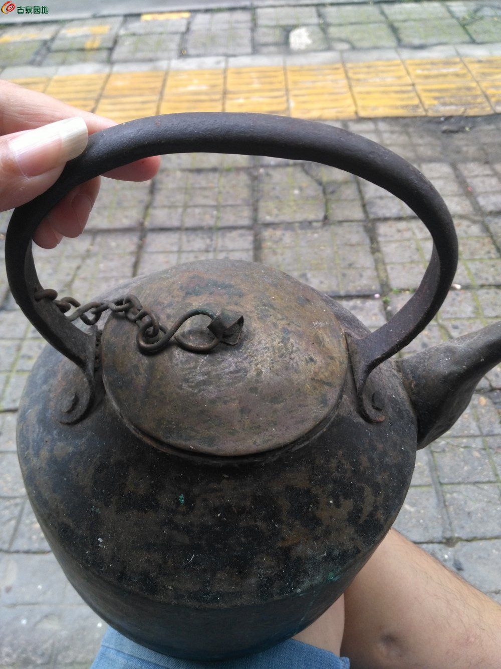 老铜茶壶 