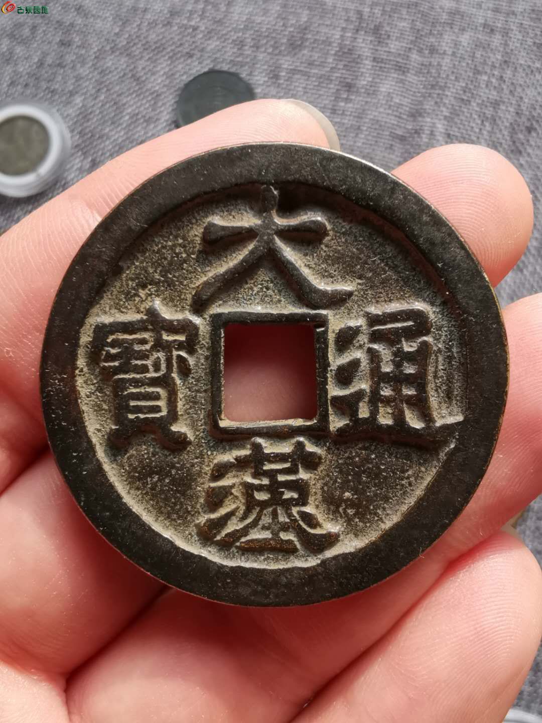 大汉铜币真品图图片