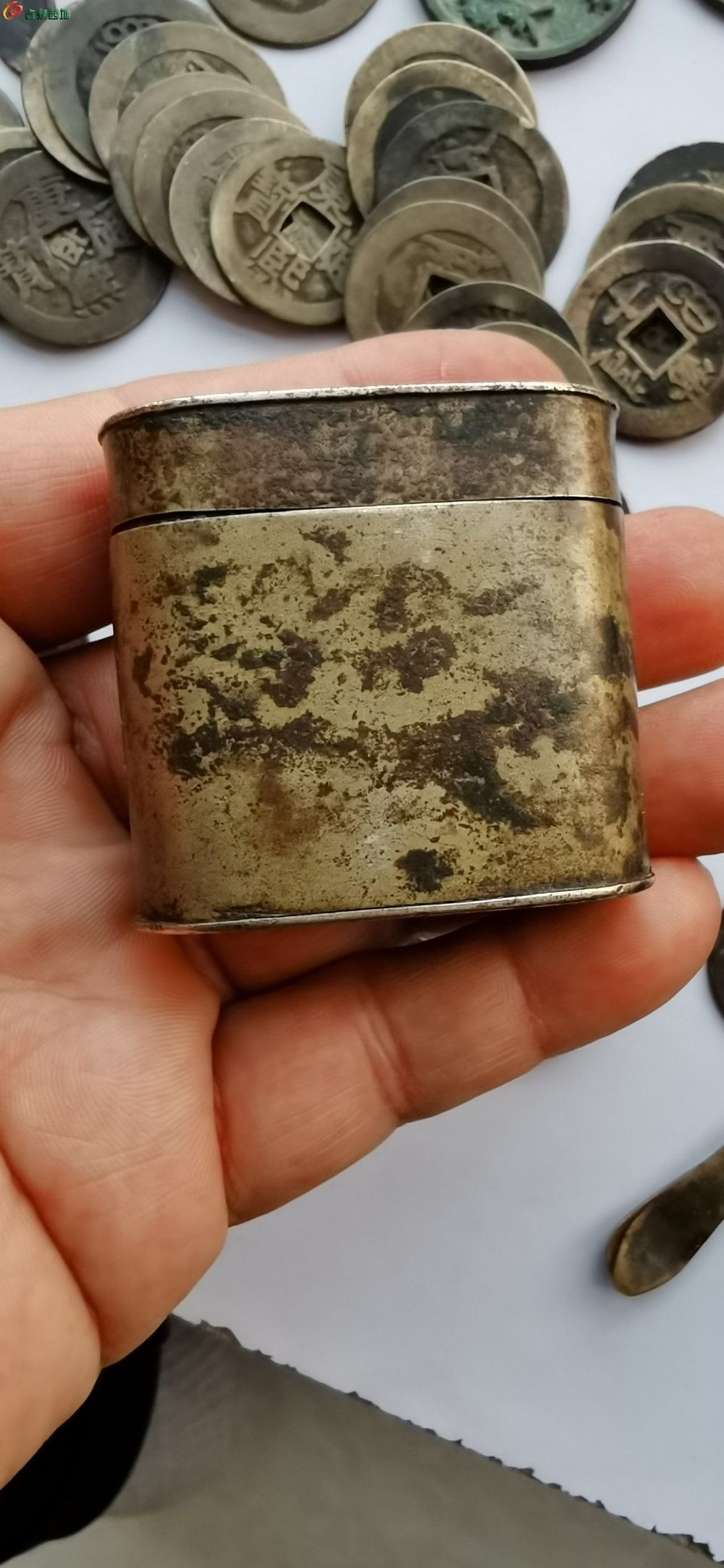 03漂亮铜烟膏盒1个