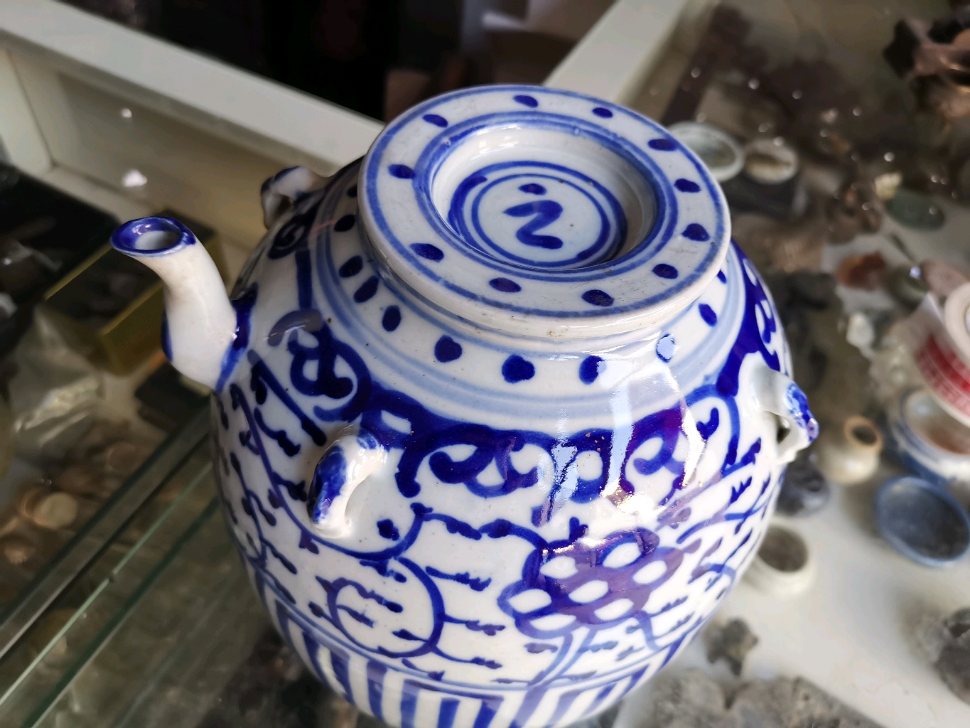 品相一流嘉庆青花瓷缠枝莲大壶