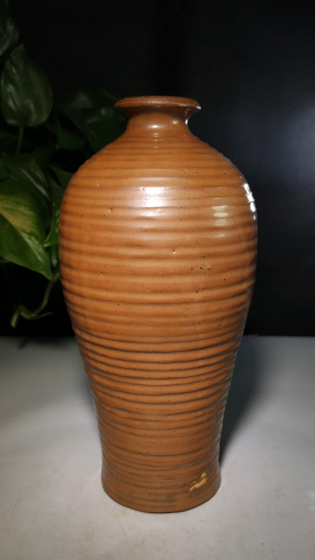 紫金釉瓷梅瓶